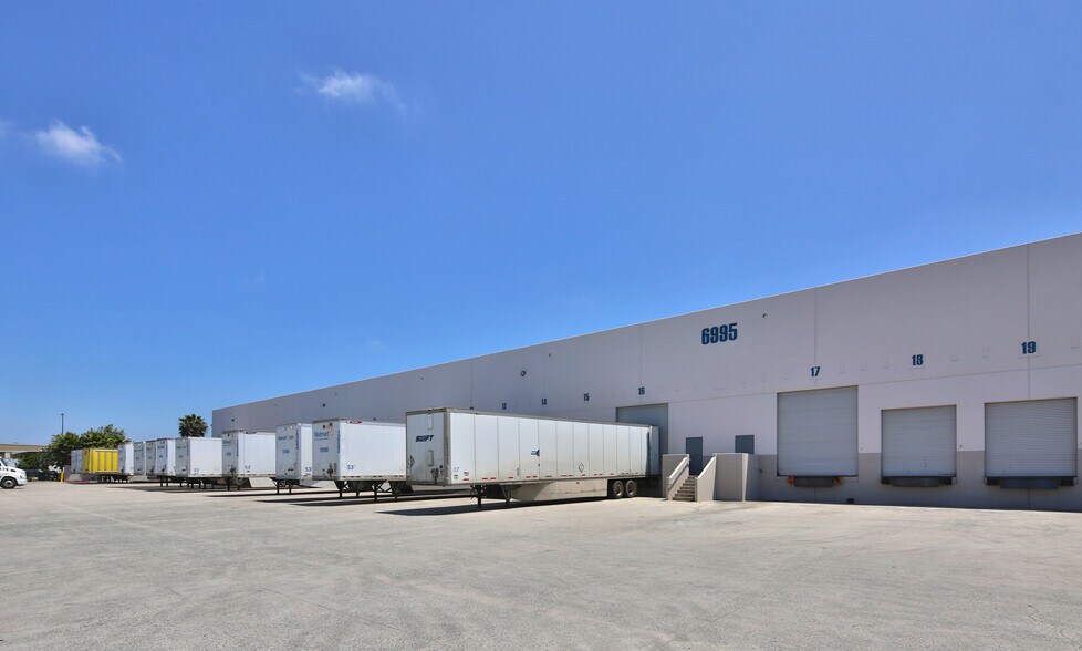 More Photos Of 6987 Calle De Linea, San Diego Unknown For Lease