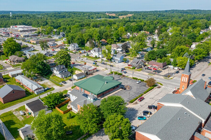 More Photos Of 111 S Indiana St, Mooresville Freestanding For Lease