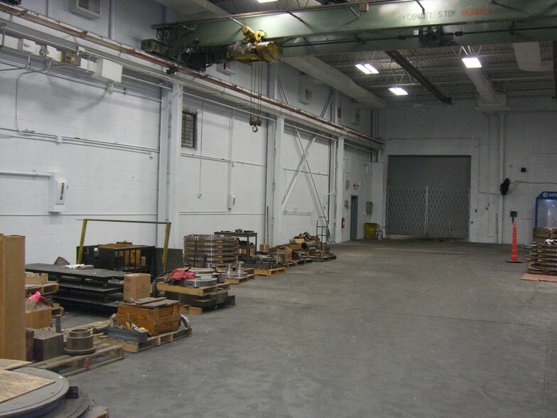 More Photos Of 33100 Capitol St, Livonia Manufacturing For Lease