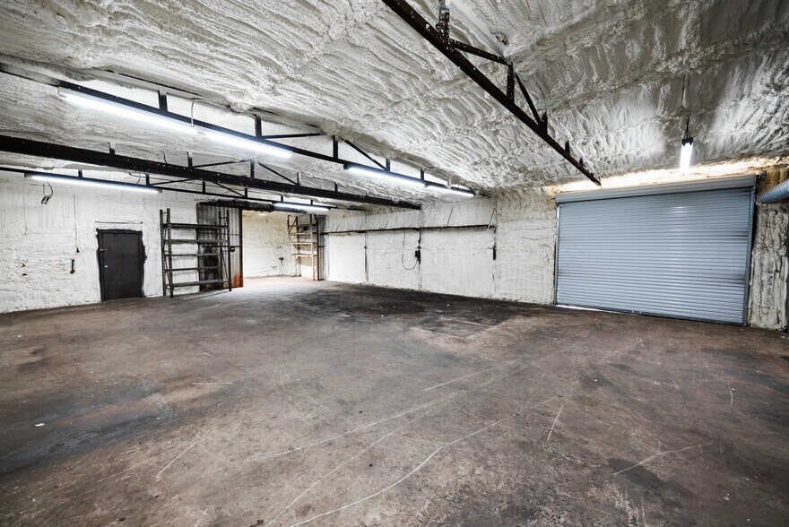 More Photos Of 3115 Sabine St, Forest Hill Warehouse For Lease