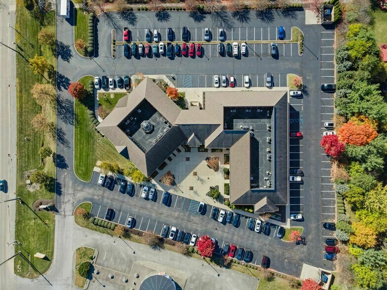 More Photos Of 10412 Allisonville Rd, Fishers Office For Sale