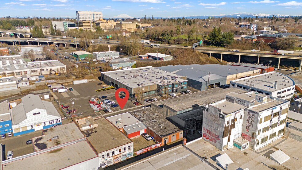 More Photos Of 660 N Thompson St, Portland Showroom For Sale