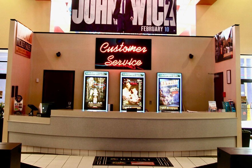 More Photos Of 300 Parkway Dr, Lincolnshire Movie Theatre For Lease