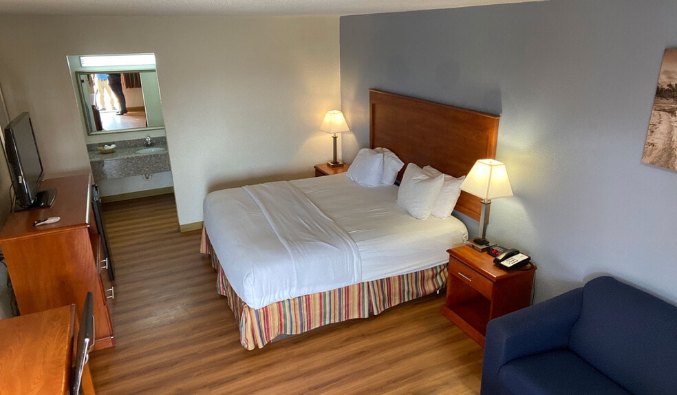 More Photos Of 1601 W Palestine Ave, Palestine Hotel For Sale