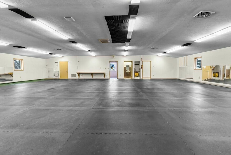 More Photos Of 150 Mensa Dr, Noblesville Office For Sale