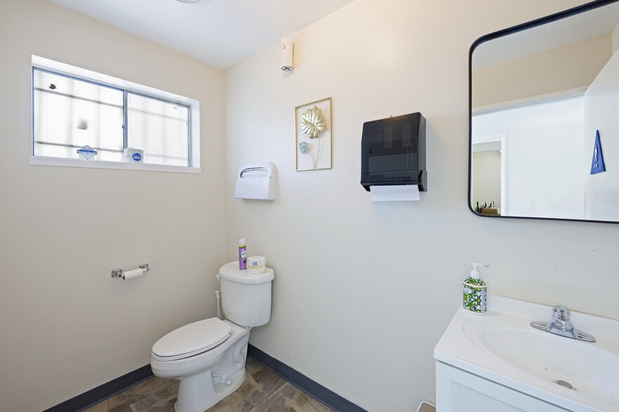 More Photos Of 4011 Railroad Ave, Pittsburg Medical For Sale