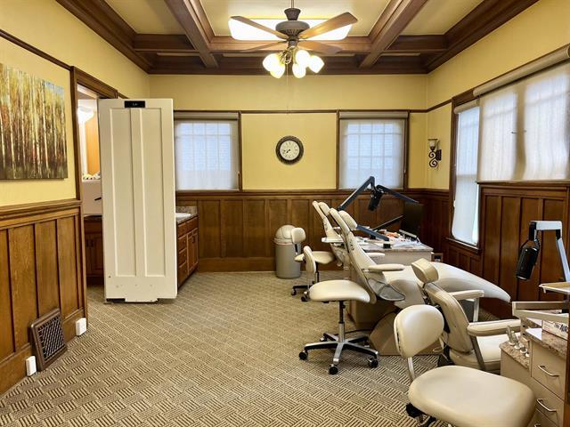 More Photos Of 6400 E Pea Ridge Rd, Huntington Medical For Lease