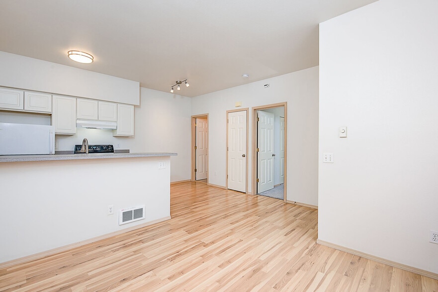More Photos Of 913 13th Ave, Seattle Apartments For Sale