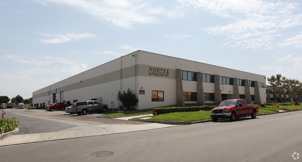 More Photos Of 15622-15642 Producer Ln, Huntington Beach Warehouse For Lease