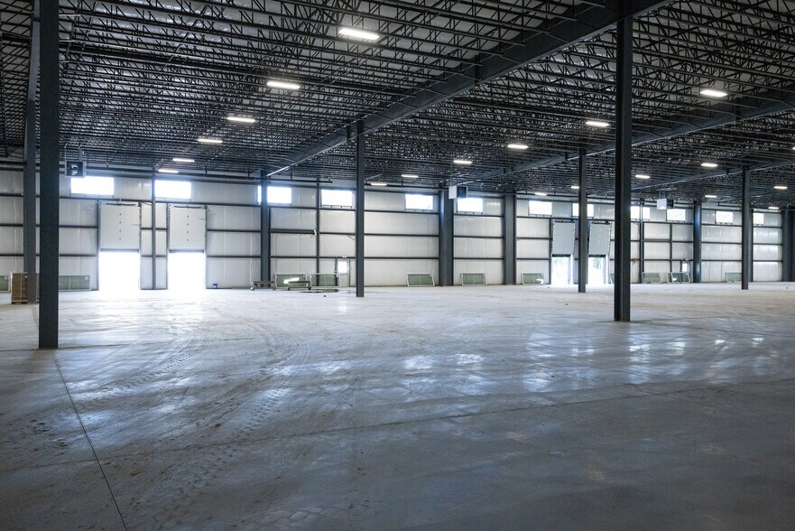 More Photos Of 22 Roberts Lane, Clifton Park Warehouse For Lease