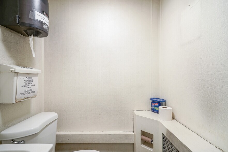 More Photos Of 100 White Horse Pike, Oaklyn Auto Dealership For Sale