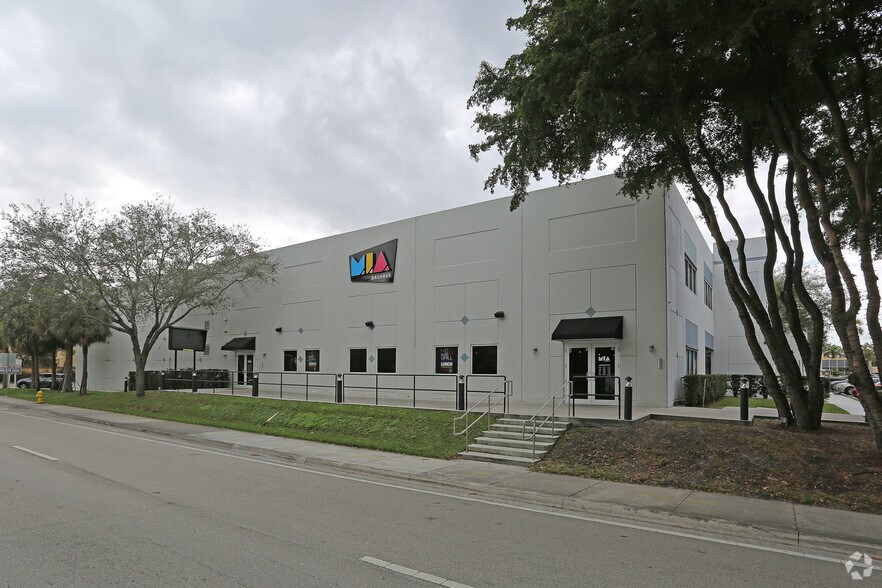 More Photos Of 10400 NW 33rd St, Miami Warehouse For Lease