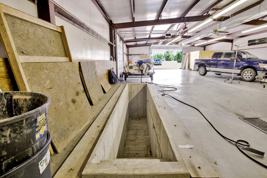 More Photos Of 1919 W Central Ave, El Dorado Warehouse For Sale