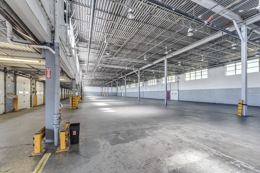 More Photos Of 87-147 Avocado St, Springfield Distribution For Sale