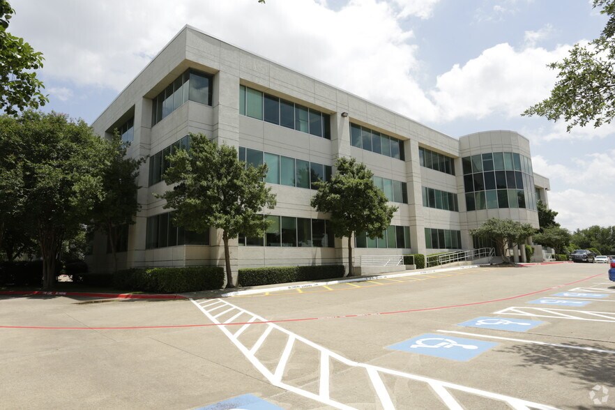 More Photos Of 2010 Valley View Ln, Farmers Branch Office For Lease