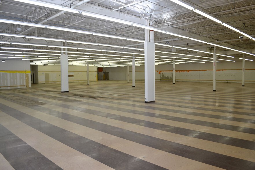 More Photos Of 1800 M-139, Benton Harbor Storefront For Lease