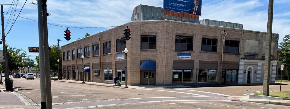 More Photos Of 305 W Market St, Greenwood Office Residential For Sale