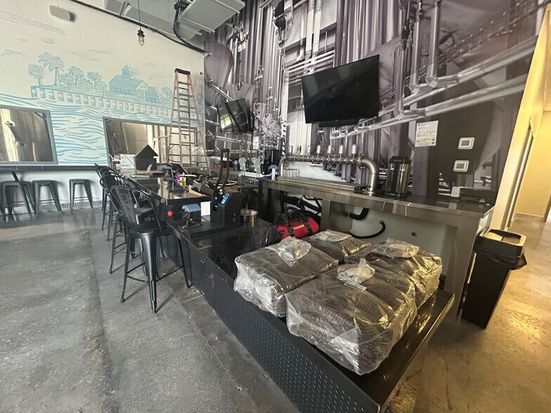More Photos Of 2650 Jewett Ln, Sanford Manufacturing For Lease