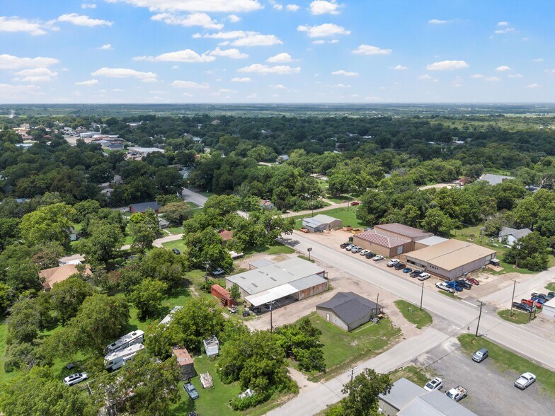 More Photos Of 604 NE 4th St, Hubbard Auto Repair For Sale