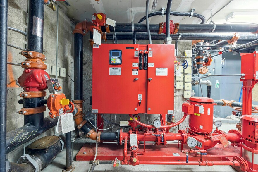 More Photos Of 335 College St, Toronto Apartments For Sale