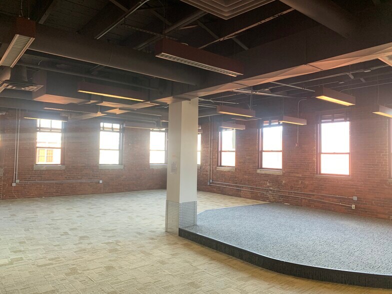 More Photos Of 10-14 E Worcester St, Worcester Office For Lease