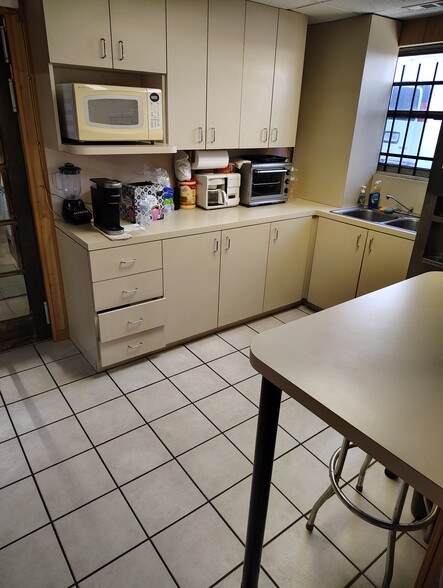 More Photos Of 1298 Central Ave, Atlanta Warehouse For Sale