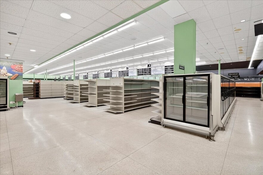More Photos Of 4634-4639 Gravois Rd, House Spgs, House Springs Supermarket For Lease