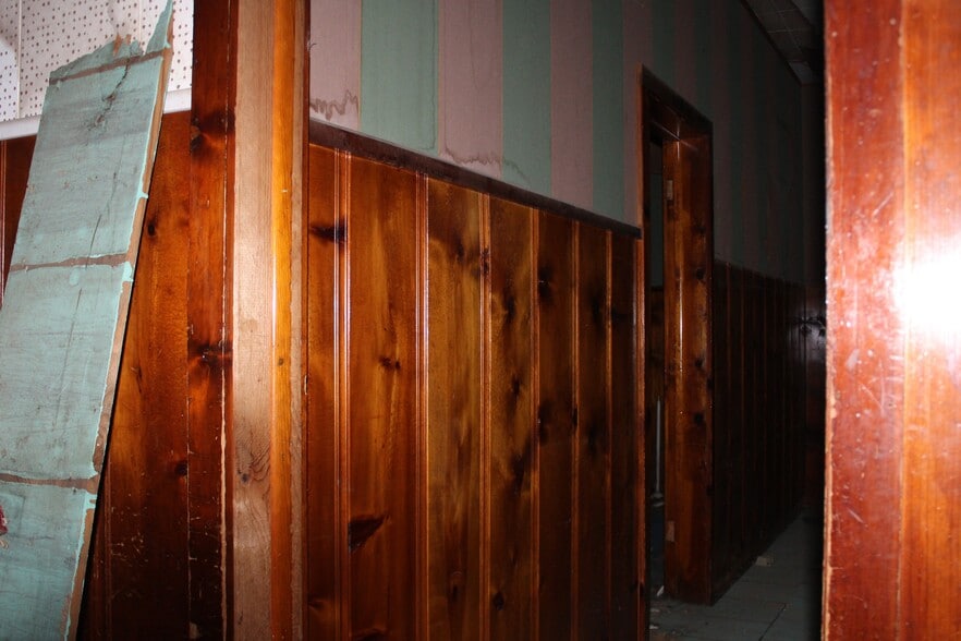 More Photos Of 1871 Elm, Waynoka Sports And Entertainment For Sale