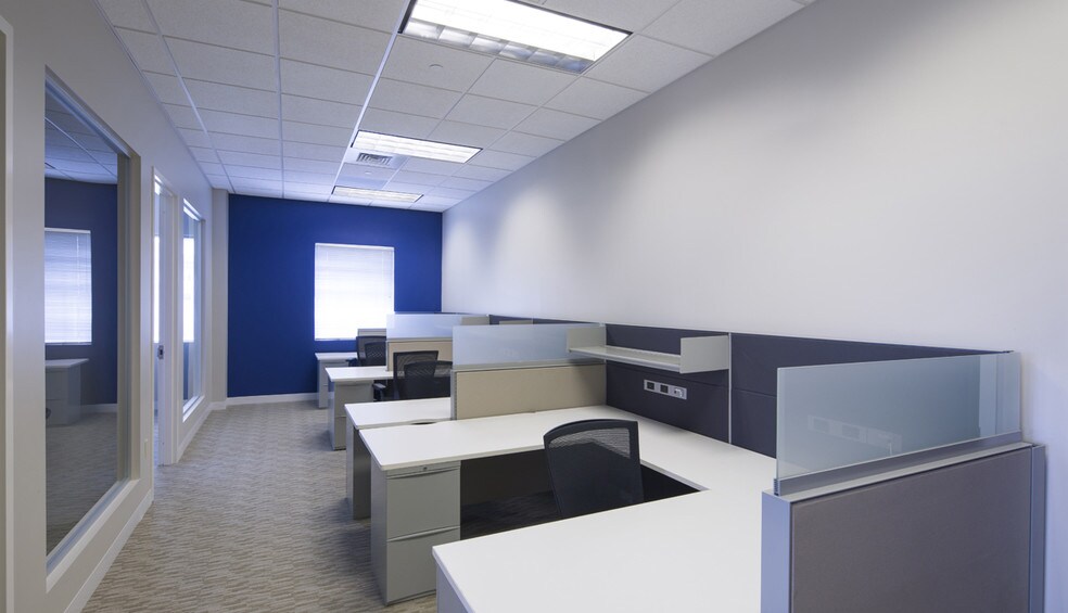 More Photos Of 2056 Vista Parkway, West Palm Beach Unknown For Lease