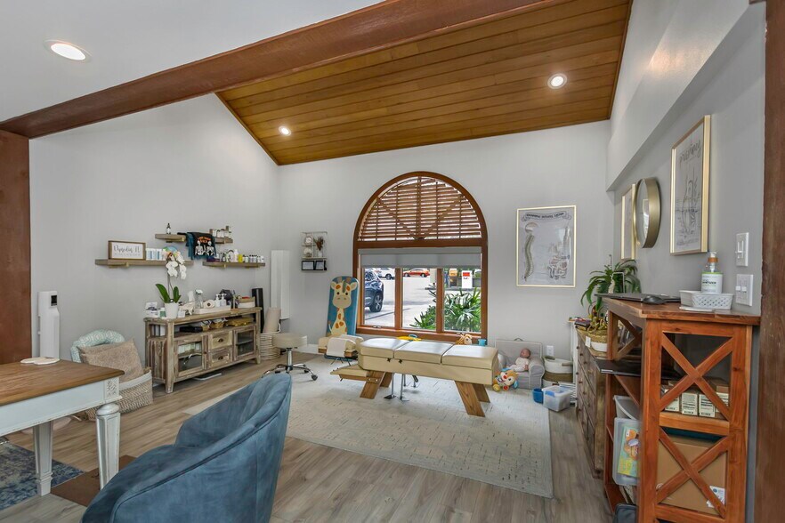 More Photos Of 1022 Main St, Dunedin Medical For Sale