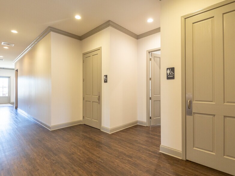 More Photos Of 404 Enterprise Dr, Oxford Medical For Sale