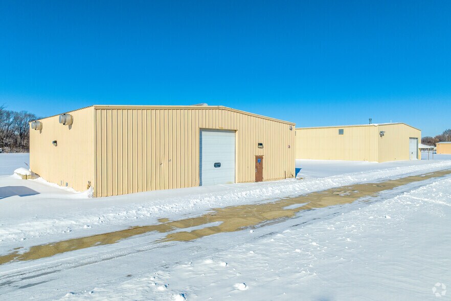 More Photos Of 700 Luicks Ln S, Belmond Manufacturing For Lease
