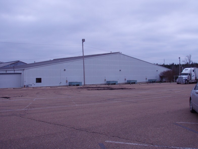 More Photos Of 1021 Clinton Industrial Park Rd, Clinton Warehouse For Lease