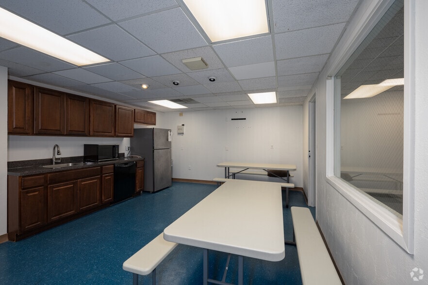 More Photos Of 6815 Manhattan Blvd, Fort Worth Office For Lease