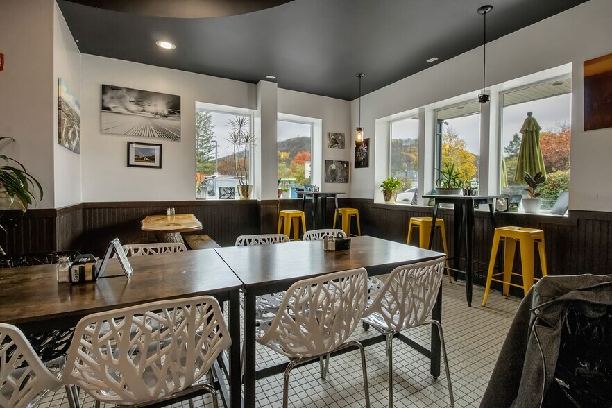 More Photos Of 38 Washington St, Ellicottville Storefront For Sale