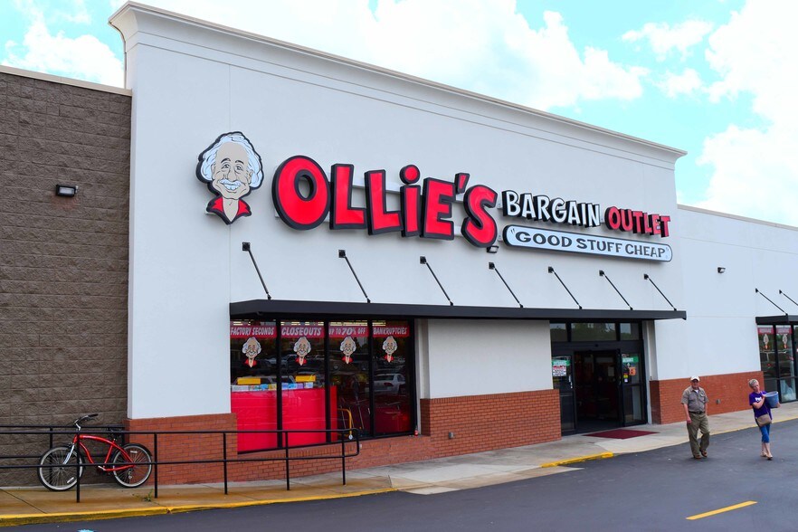 More Photos Of 100 Spalding Square, Griffin Unknown For Lease