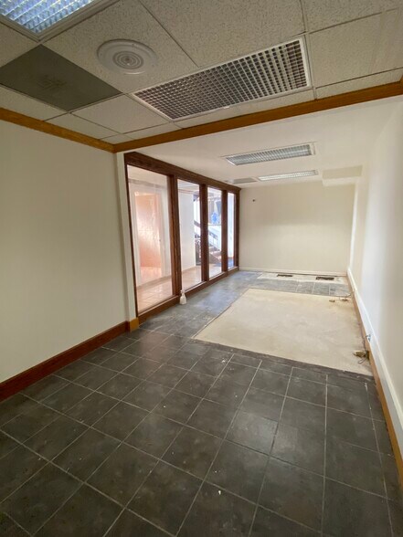 More Photos Of 460 Cochran Rd, Pittsburgh General Retail For Lease