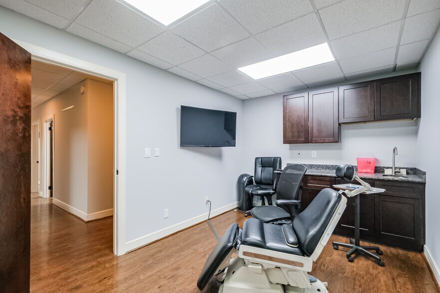 More Photos Of 8200 Westglen Dr, Houston Loft Creative Space For Lease