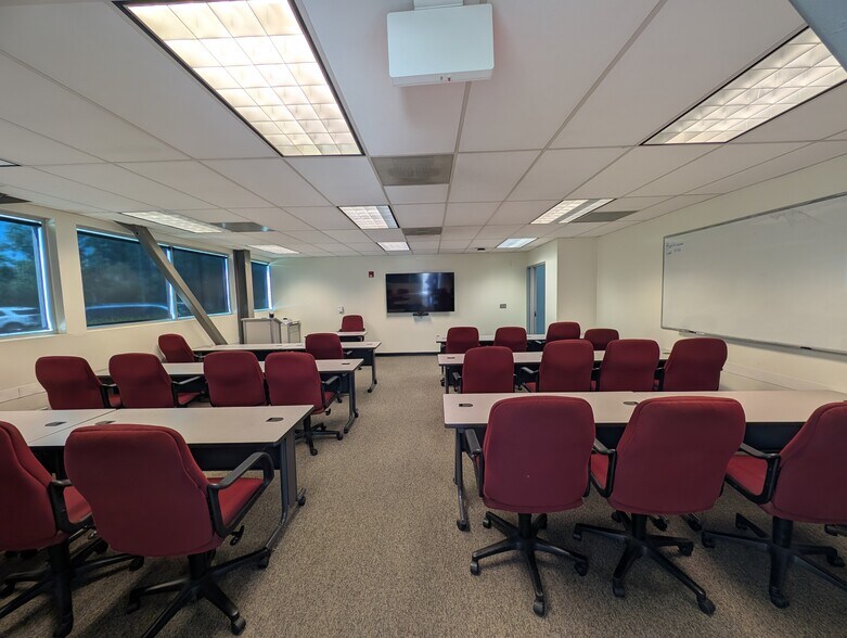 More Photos Of 3670 W Temple Ave, Pomona Office For Lease
