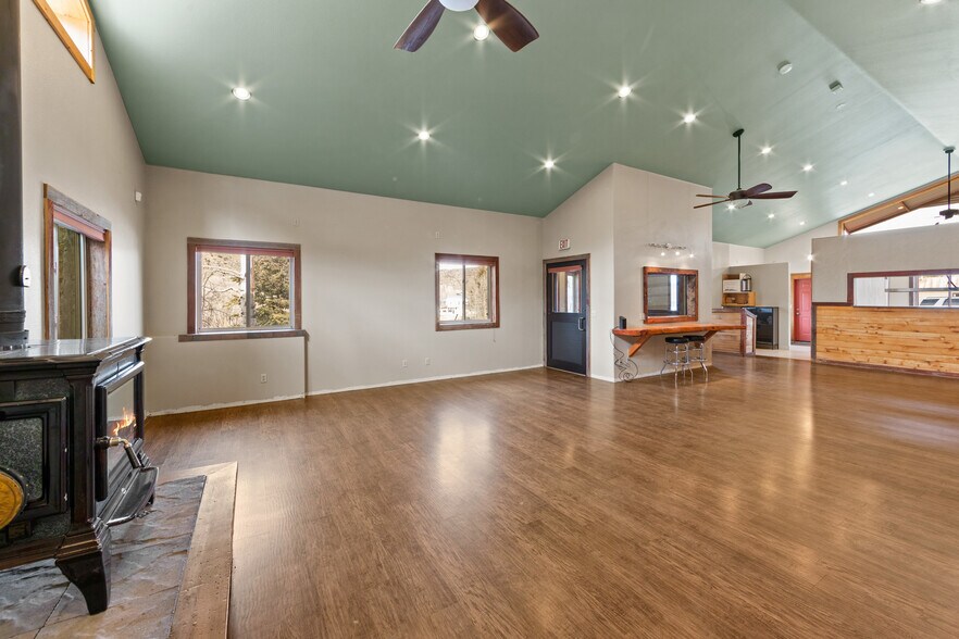 More Photos Of 606 W Byers Ave, Hot Sulphur Springs Flex For Sale