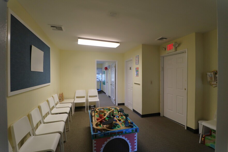 More Photos Of 518 Clifton Ave, Clifton Office For Sale