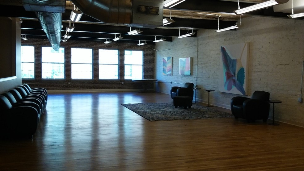 More Photos Of 1233 W Morehead St, Charlotte Office For Lease