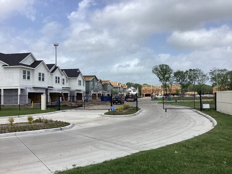 More Photos Of Cullen Pky & Fite Rd, Pearland Land For Sale