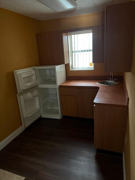 More Photos Of 16600 NE 8th Ave, North Miami Beach Medical For Lease