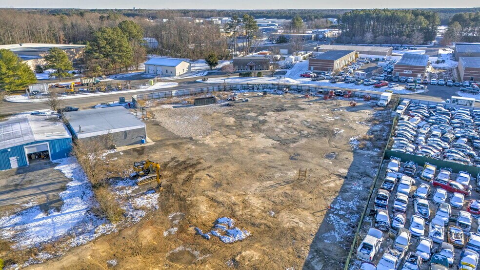 More Photos Of 43956 Commerce Ave, Hollywood Industrial For Lease