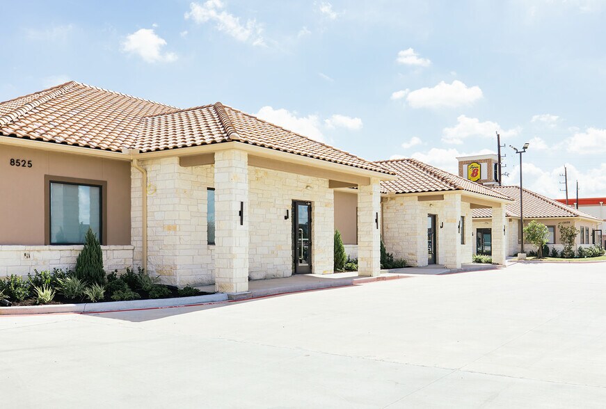 More Photos Of 8525 N Sam Houston Pkwy E, Humble Office For Sale
