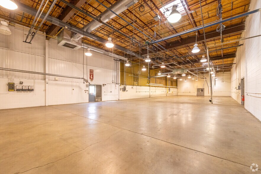 More Photos Of 200 E Avenue G, Rochelle Manufacturing For Sale