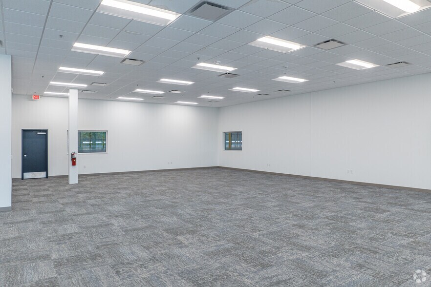 More Photos Of 542 SE Loop 410, San Antonio Warehouse For Lease