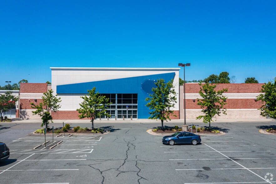 More Photos Of 7290-7297 Battle Hill Dr, Mechanicsville Storefront For Lease