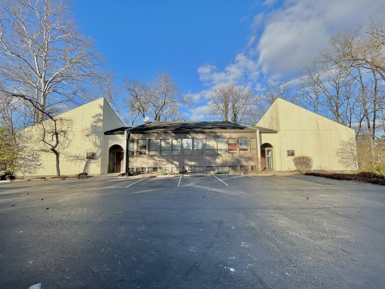 Primary Photo Of 1250 Springfield Pike, Cincinnati Office For Lease